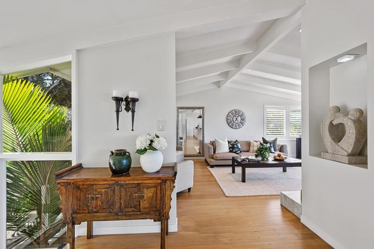 Photo of property in 32 Seaview Avenue, Northcote, Auckland, 0627