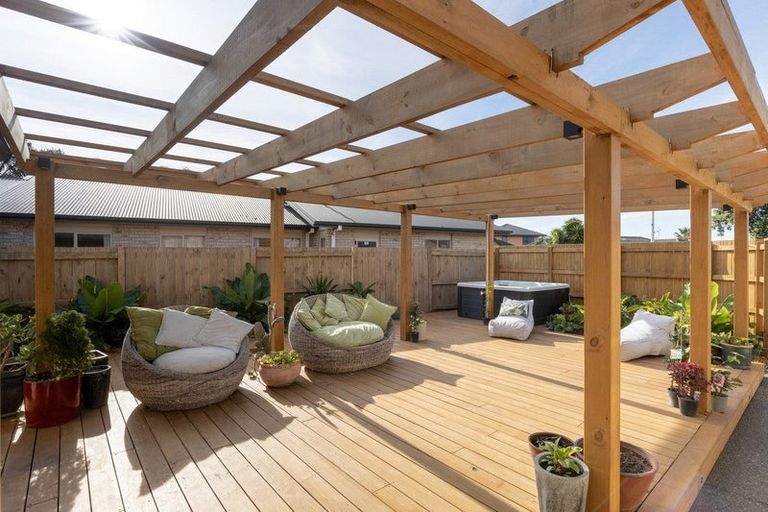 Photo of property in 17 Golden Courie Close, Papamoa Beach, Papamoa, 3118