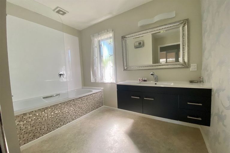 Photo of property in 5 Suffolk Place, Balclutha, 9230