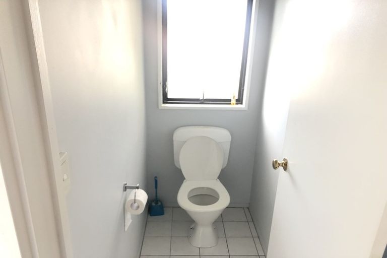 Photo of property in 23 Bluebird Crescent, Unsworth Heights, Auckland, 0632