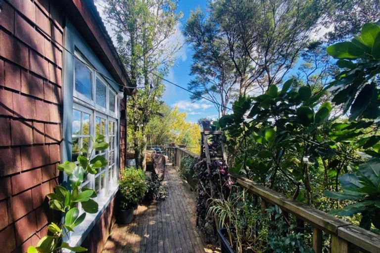 Photo of property in 35 Crescent Road East, Ostend, Waiheke Island, 1081