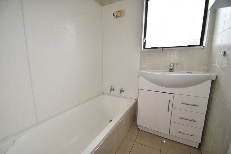 Photo of property in 1/14 Hatherley Place, Clendon Park, Auckland, 2103