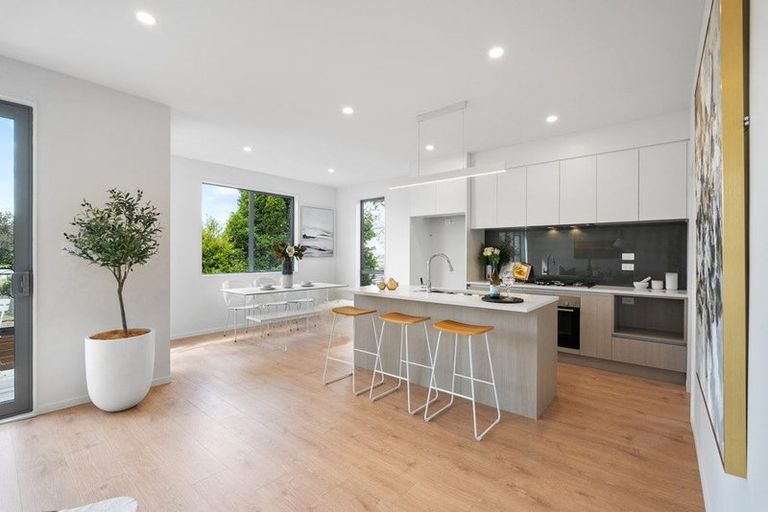 Photo of property in 144a Oaktree Avenue, Browns Bay, Auckland, 0630