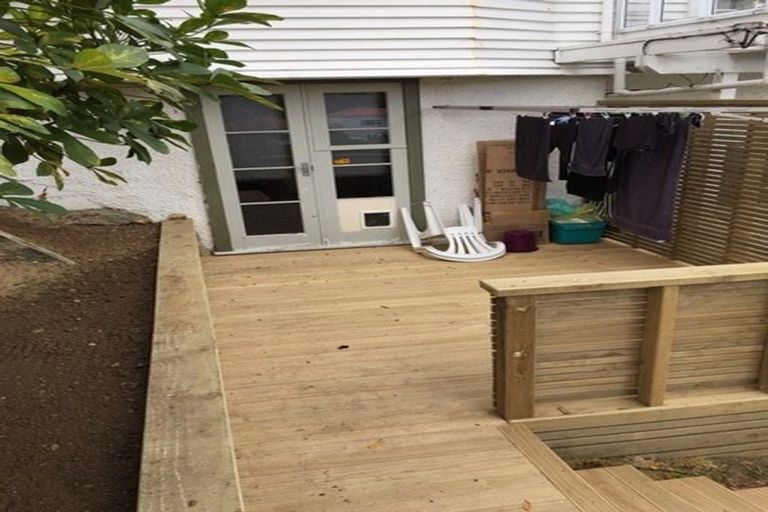 Photo of property in 132a Kelburn Parade, Kelburn, Wellington, 6012