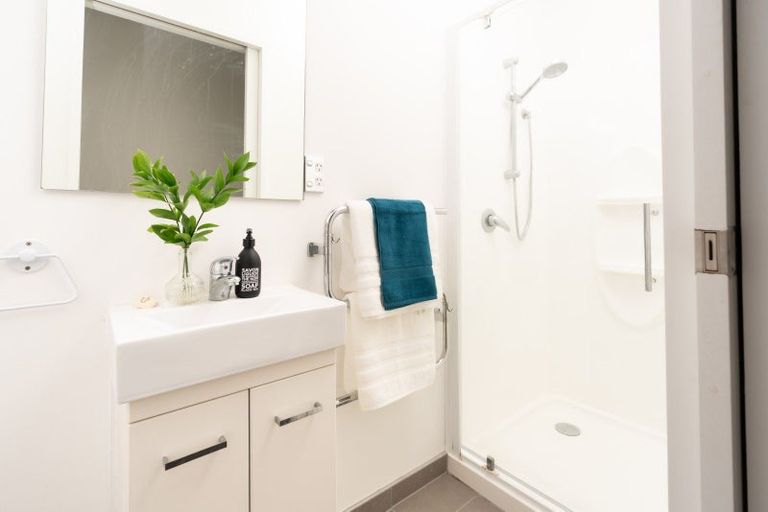 Photo of property in 1/12 Agra Crescent, Khandallah, Wellington, 6035