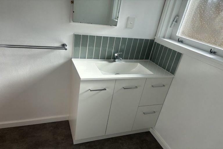 Photo of property in 2/96 Hinau Street, Riccarton, Christchurch, 8041