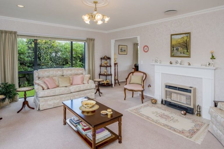 Photo of property in 7 Cranbrook Grove, Waikanae, 5036