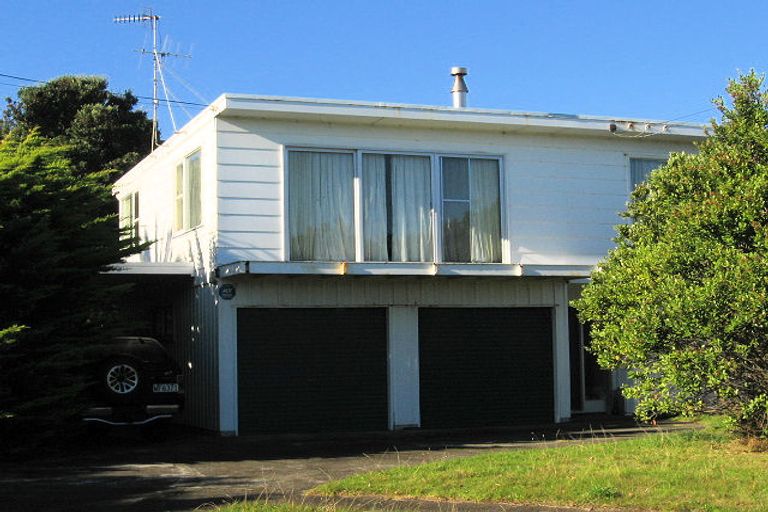 Photo of property in 16 Kawau Grove, Waikanae Beach, Waikanae, 5036
