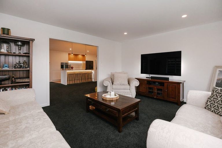 Photo of property in 22a La Lena Grove, Fitzherbert, Palmerston North, 4410