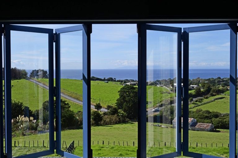 Photo of property in 18 Old School Road, Leigh, 0985