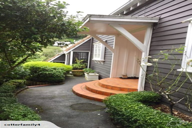 Photo of property in 10 Glen Road, Kelburn, Wellington, 6012