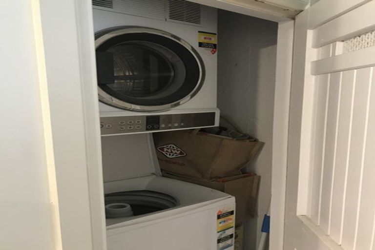 Photo of property in 1/154 Oriental Parade, Oriental Bay, Wellington, 6011