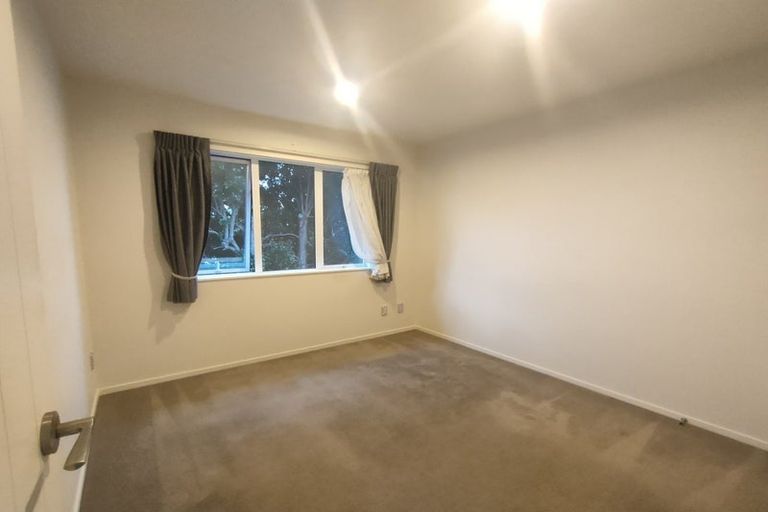 Photo of property in 6b Gossamer Drive, Pakuranga Heights, Auckland, 2010
