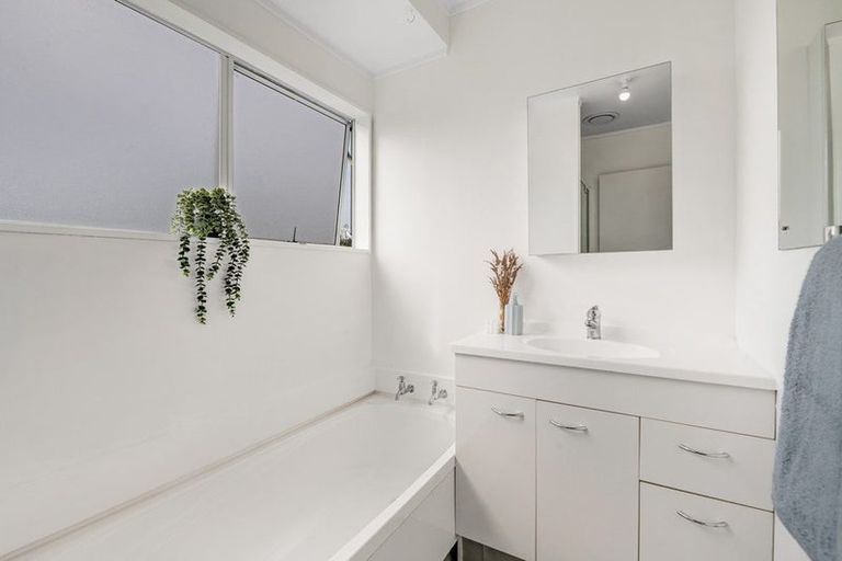 Photo of property in 129 Awaroa Road, Helensville, 0800