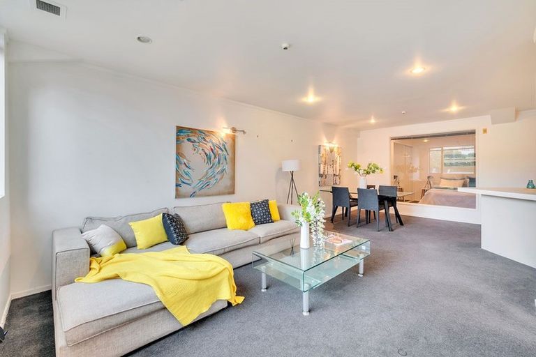 Photo of property in 1 Genesis Place, Flat Bush, Auckland, 2019