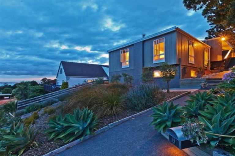 Photo of property in 6 Anchor Place, Beach Haven, Auckland, 0626