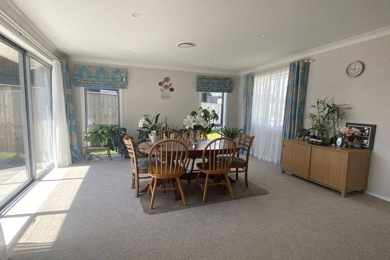 Photo of property in 59 Queen Charlotte Drive, Aotea, Porirua, 5024