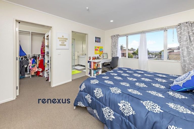 Photo of property in 8 Birchlea Rise, Goodwood Heights, Auckland, 2105