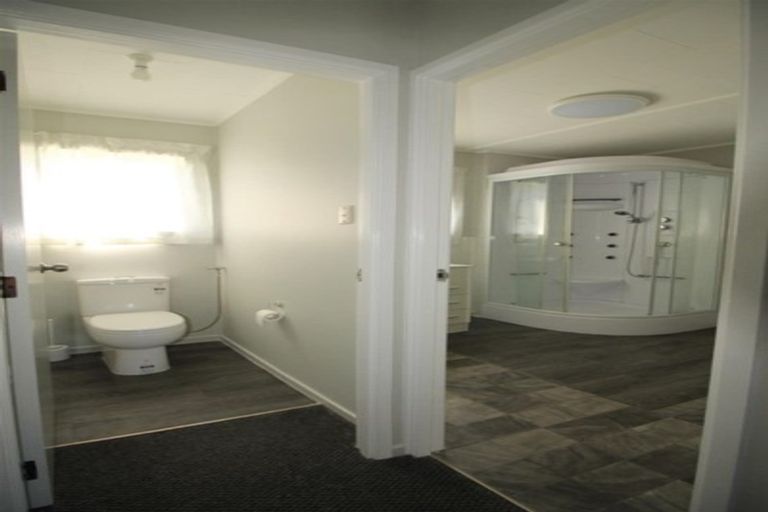 Photo of property in 127 Clovelly Road, Bucklands Beach, Auckland, 2012