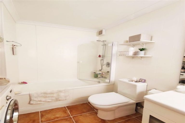 Photo of property in Hobson Court Flats, 59/70 Hobson Street, Thorndon, Wellington, 6011