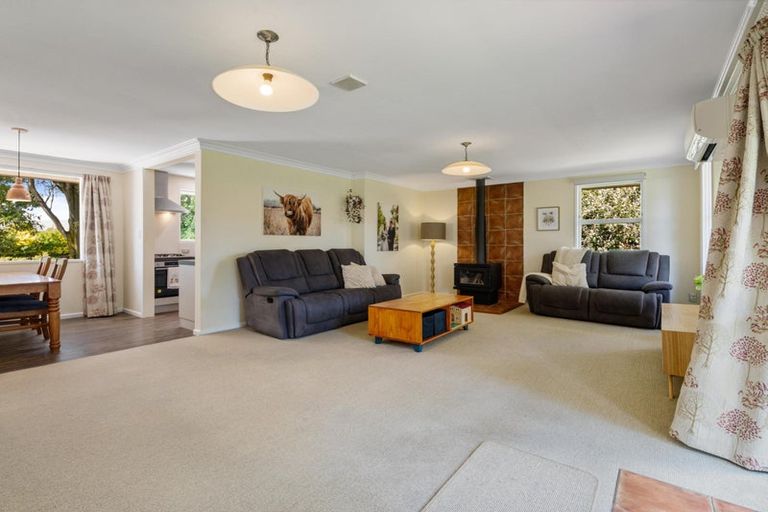 Photo of property in 12 Saunders Place, Redwood, Christchurch, 8051