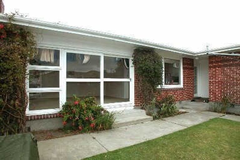 Photo of property in 2/10 Aorangi Road, Bryndwr, Christchurch, 8053