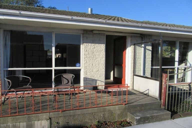 Photo of property in 2/9 Chadlington Street, Parklands, Christchurch, 8083