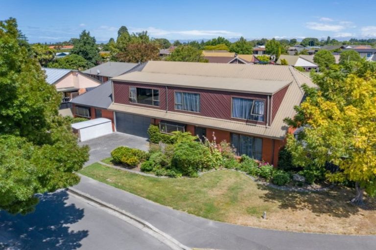Photo of property in 10 Pyatt Place, Redwood, Christchurch, 8051