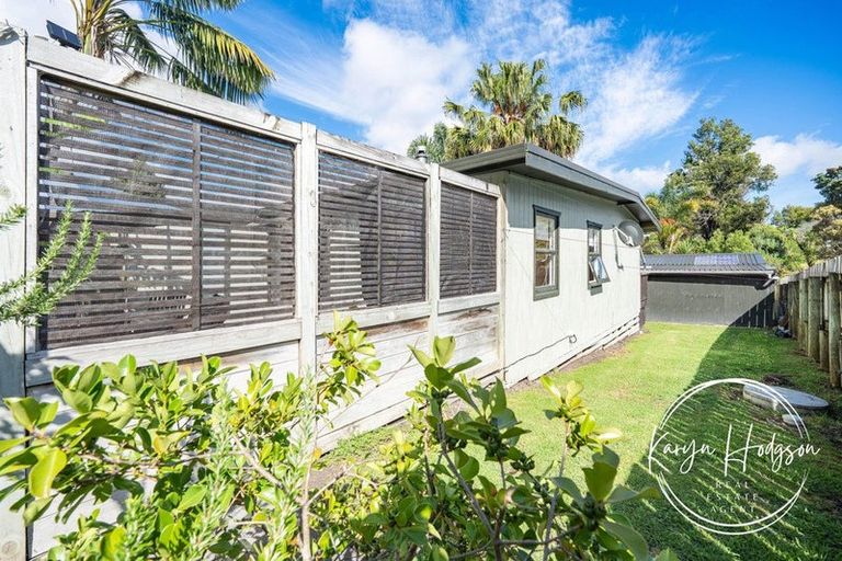 Photo of property in 10 Regent Street, Whakapirau, Maungaturoto, 0583