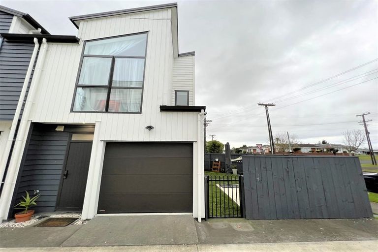 Photo of property in 2 Pasla Close, Papakura, 2110