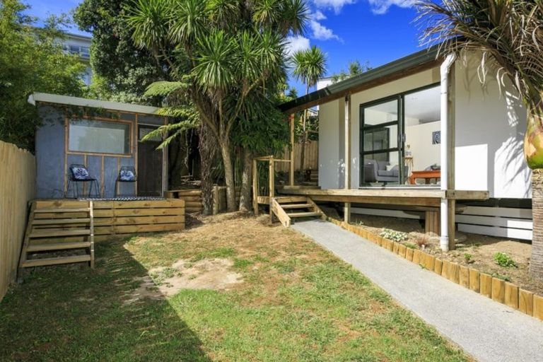 Photo of property in 33 Helleur Road, Massey, Auckland, 0614
