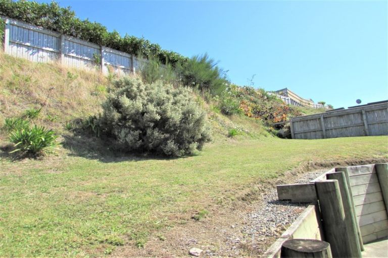 Photo of property in 48 Tongariro Drive, Aotea, Porirua, 5024