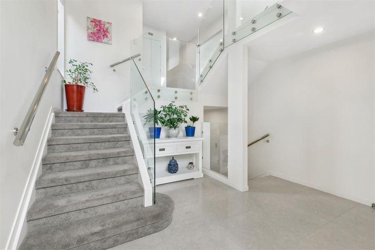 Photo of property in 2b St Clair Place, Browns Bay, Auckland, 0630