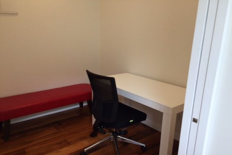 Photo of property in 114 Austin Street, Mount Victoria, Wellington, 6011