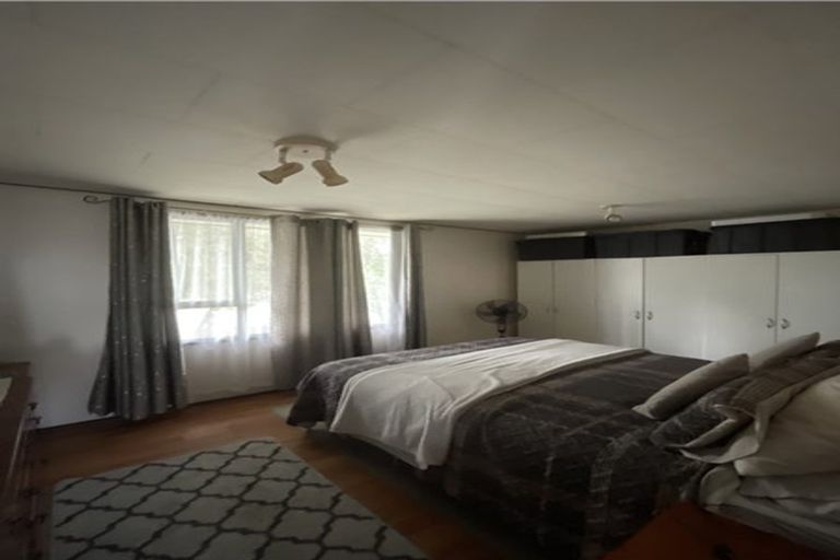 Photo of property in 2 Jumento Place, Unsworth Heights, Auckland, 0632