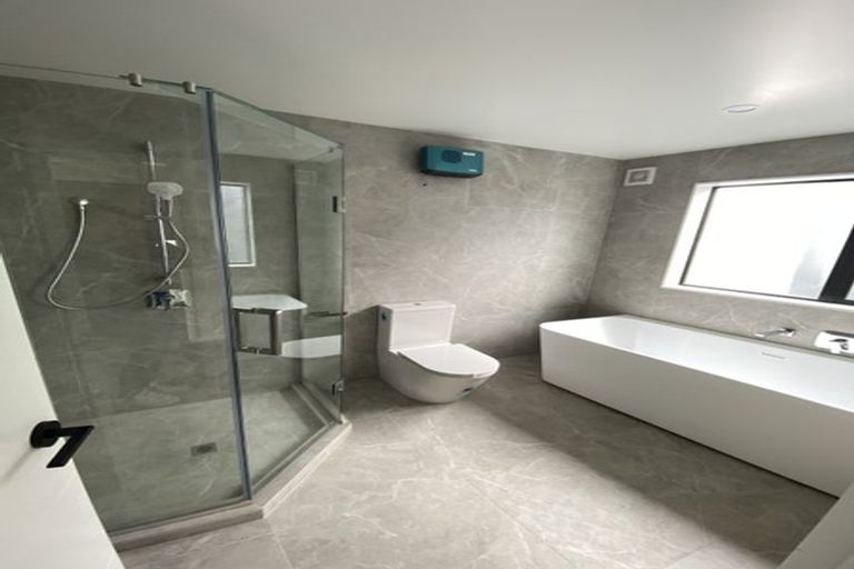 Photo of property in 36d Eastern Beach Road, Bucklands Beach, Auckland, 2012