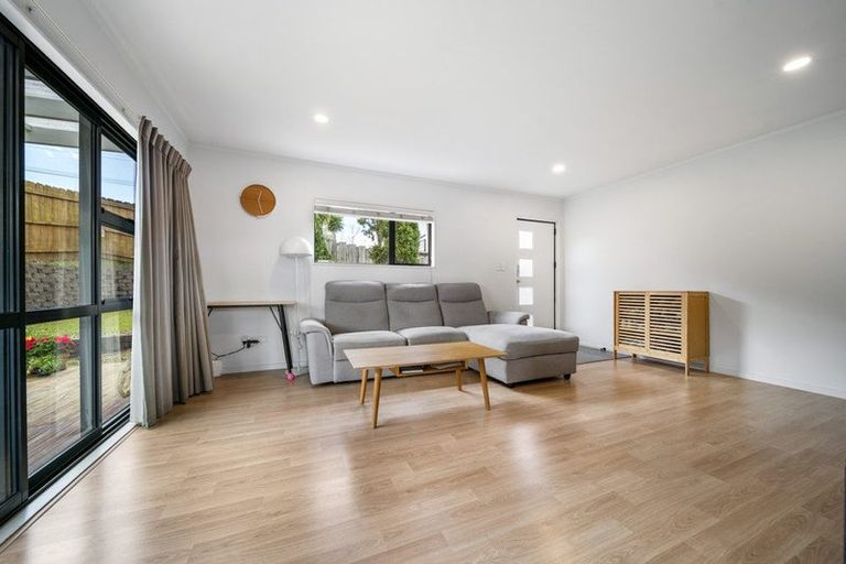 Photo of property in 2/109 Target Road, Totara Vale, Auckland, 0629