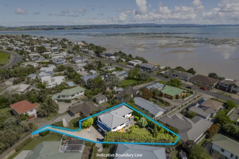 Photo of property in 37 Clarks Beach Road, Clarks Beach, 2122