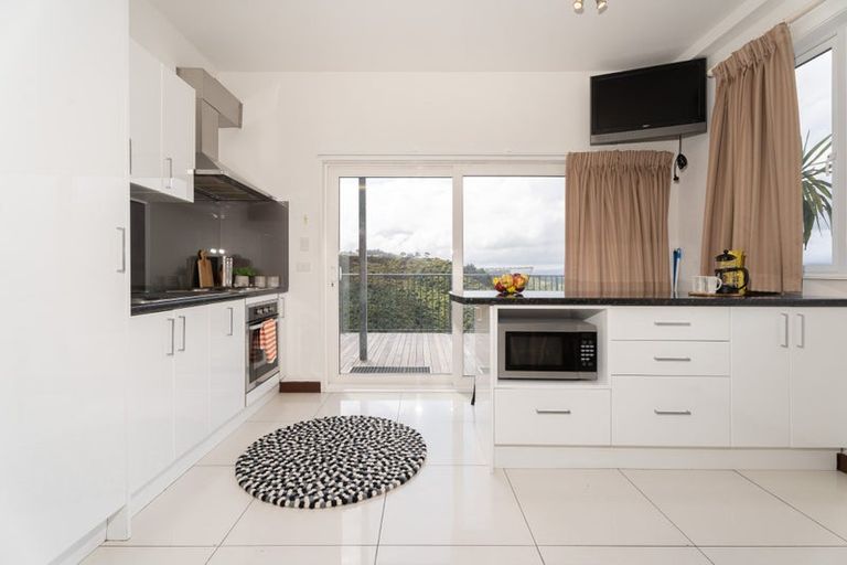 Photo of property in 41a Tamworth Crescent, Newlands, Wellington, 6037