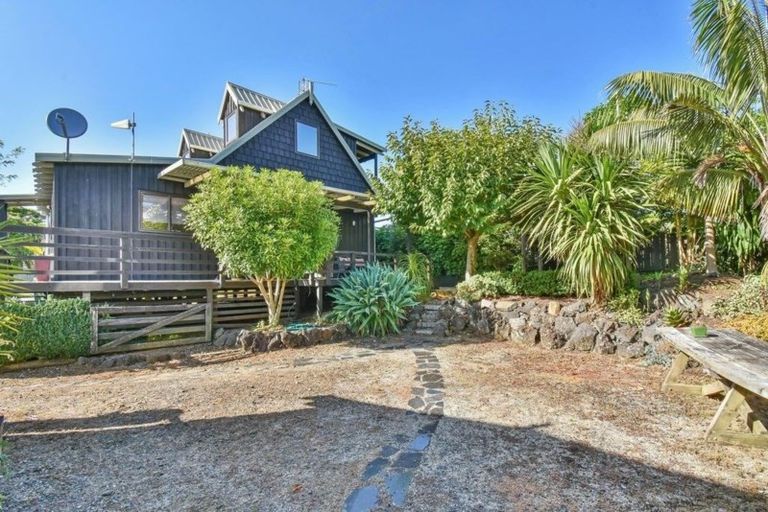 Photo of property in 4 Millen Place, Clarks Beach, 2122