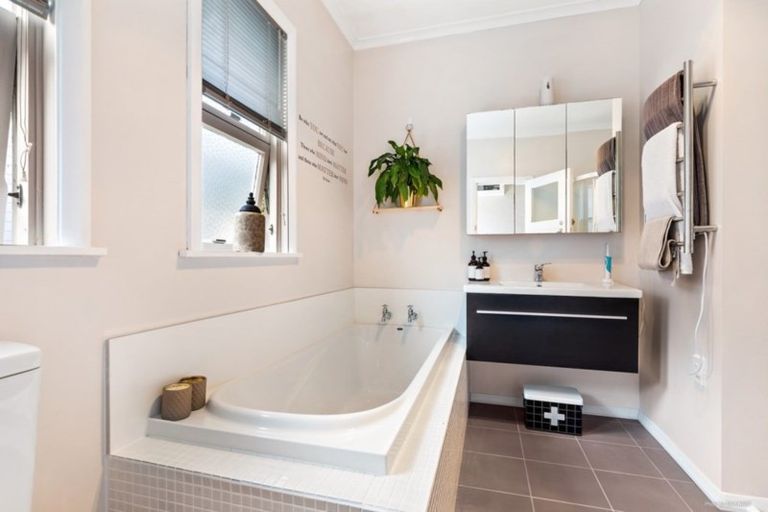 Photo of property in 51 Jackson Street, Island Bay, Wellington, 6023