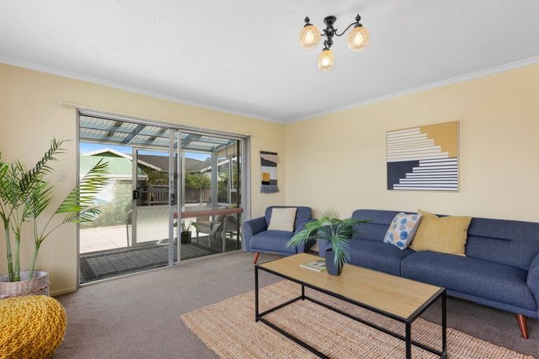 Photo of property in 1/136 Wainoni Road, Avondale, Christchurch, 8061