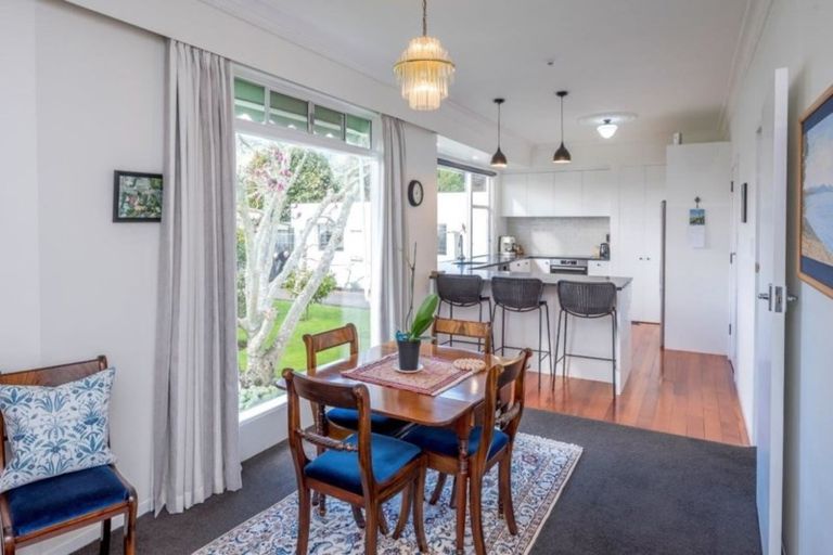 Photo of property in 395 Te Moana Road, Waikanae, 5036