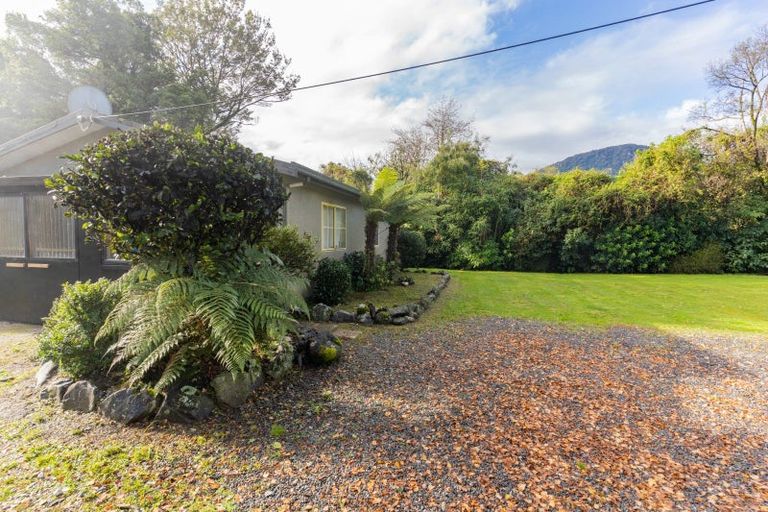 Photo of property in 6 Marks Road, Haast, 7886