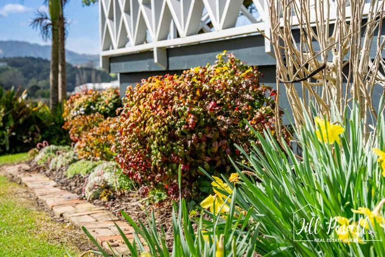 Photo of property in 10 View Street, Maungaturoto, 0520