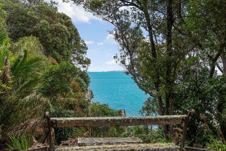 Photo of property in 220 Sandspit Road, Shelly Park, Auckland, 2014