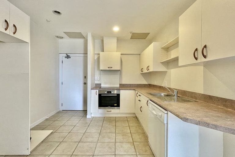 Photo of property in Terrace Tower Apartments, 8a/126 The Terrace, Wellington Central, Wellington, 6011