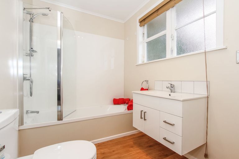 Photo of property in 10 Stottholm Road, Titirangi, Auckland, 0604