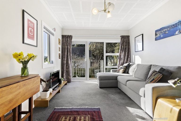 Photo of property in Kingsgate Flats, 10 Austin Street, Mount Victoria, Wellington, 6011