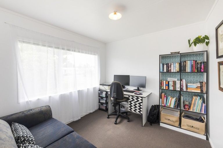 Photo of property in 10 Ashton Place, Highbury, Palmerston North, 4412